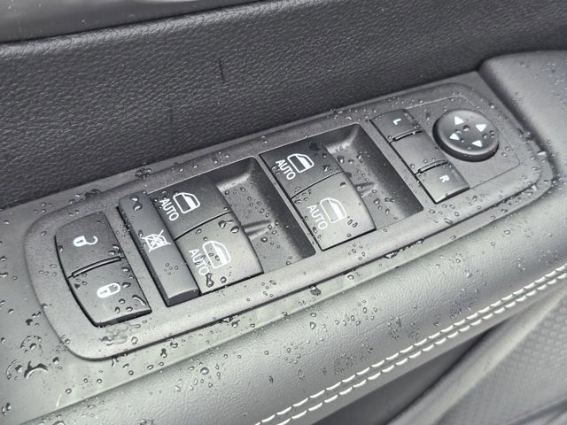 New 2025 Chrysler Pacifica Select w/ Fav Edition Package image 28