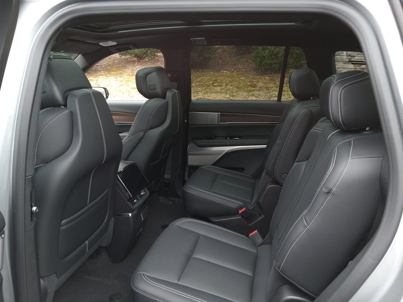 Certified 2026 Cadillac Vistiq Sport w/ LPO, Floor Liner Package image 21