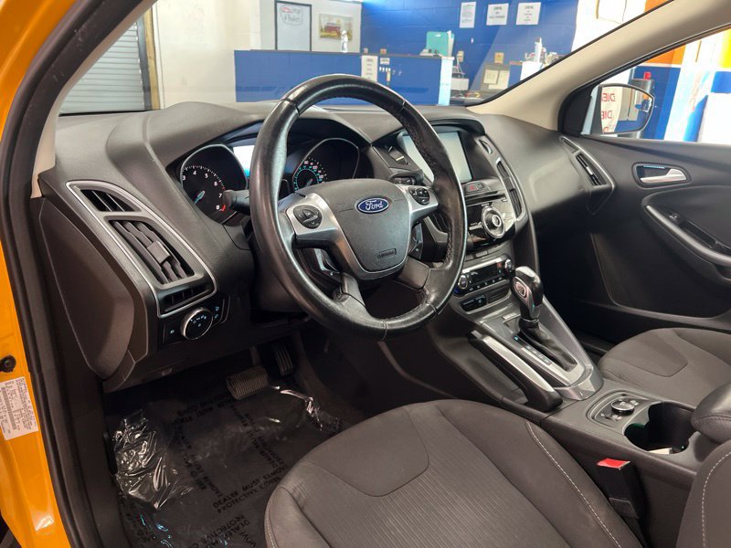 Used 2012 Ford Focus Titanium w/ SEL/Titanium Winter Pkg FWD image 19