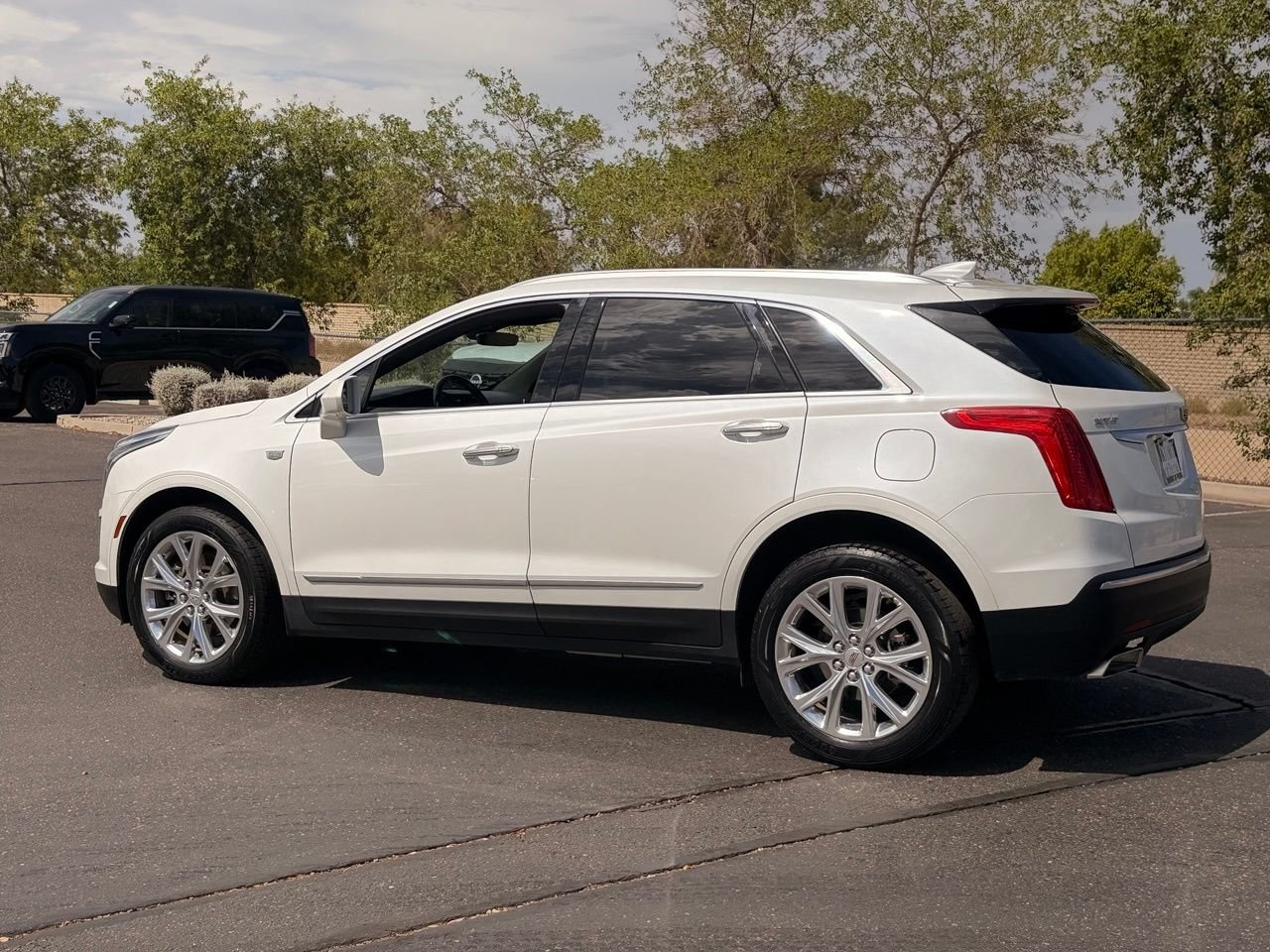 Used 2019 Cadillac XT5 Luxury w/ LPO, Radiant Package FWD image 4