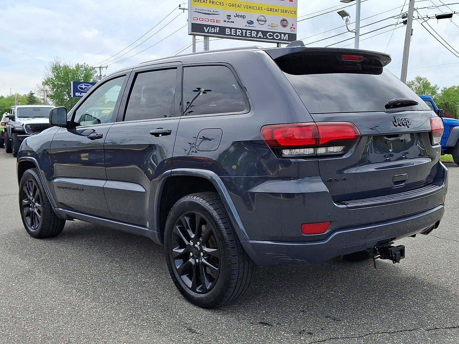 Used 2018 Jeep Grand Cherokee Altitude AWD/4WD image 4