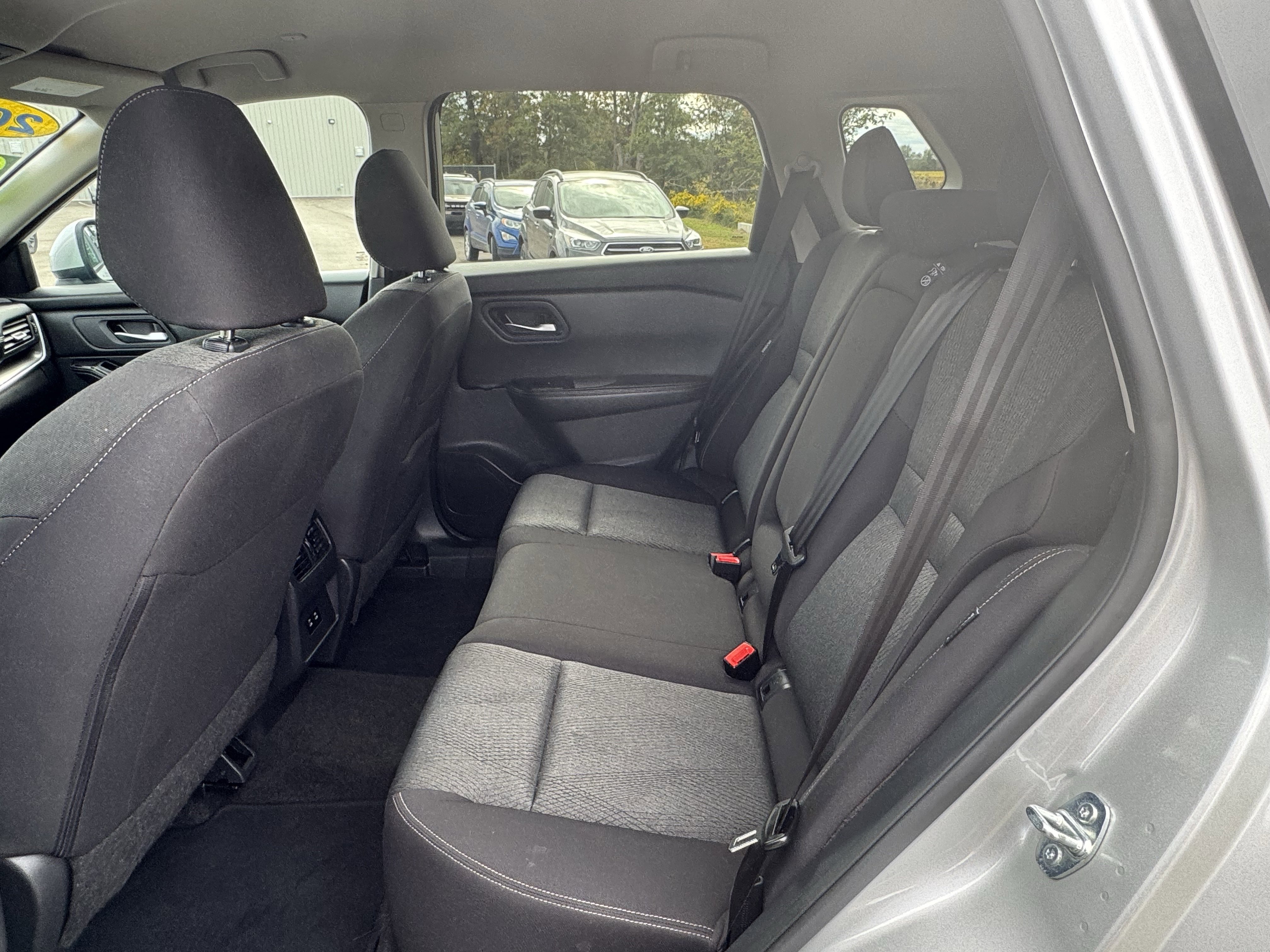 Used 2024 Nissan Rogue SV image 26