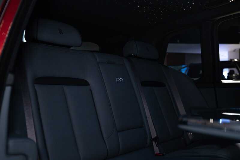 Used 2025 Rolls-Royce Cullinan Black Badge AWD/4WD image 49