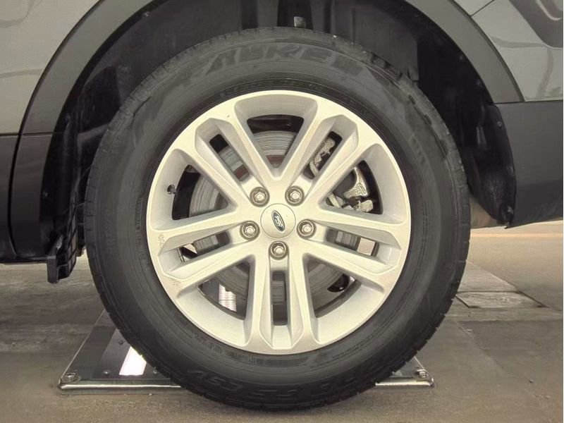 Used 2016 Ford Explorer XLT w/ Equipment Group 202A FWD image 22
