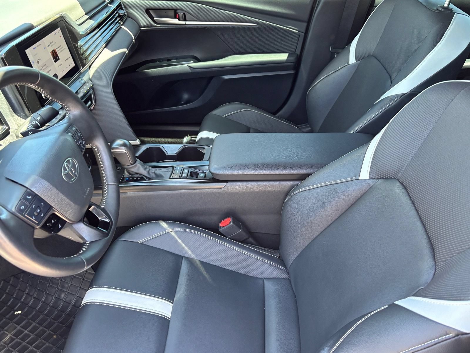 Used 2025 Toyota Camry SE w/ Convenience Package FWD image 17