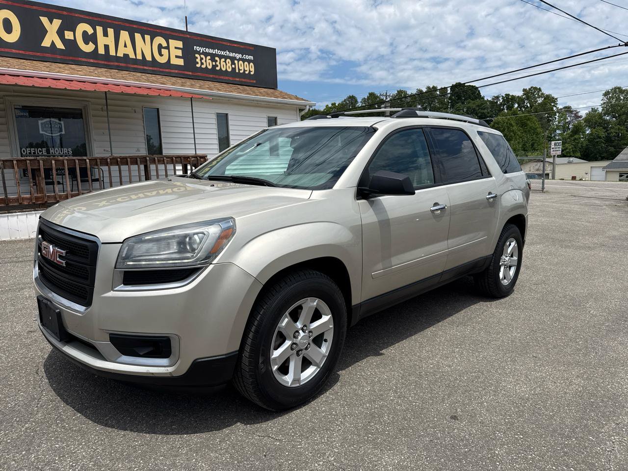 Used 2014 GMC Acadia SLE FWD image 2