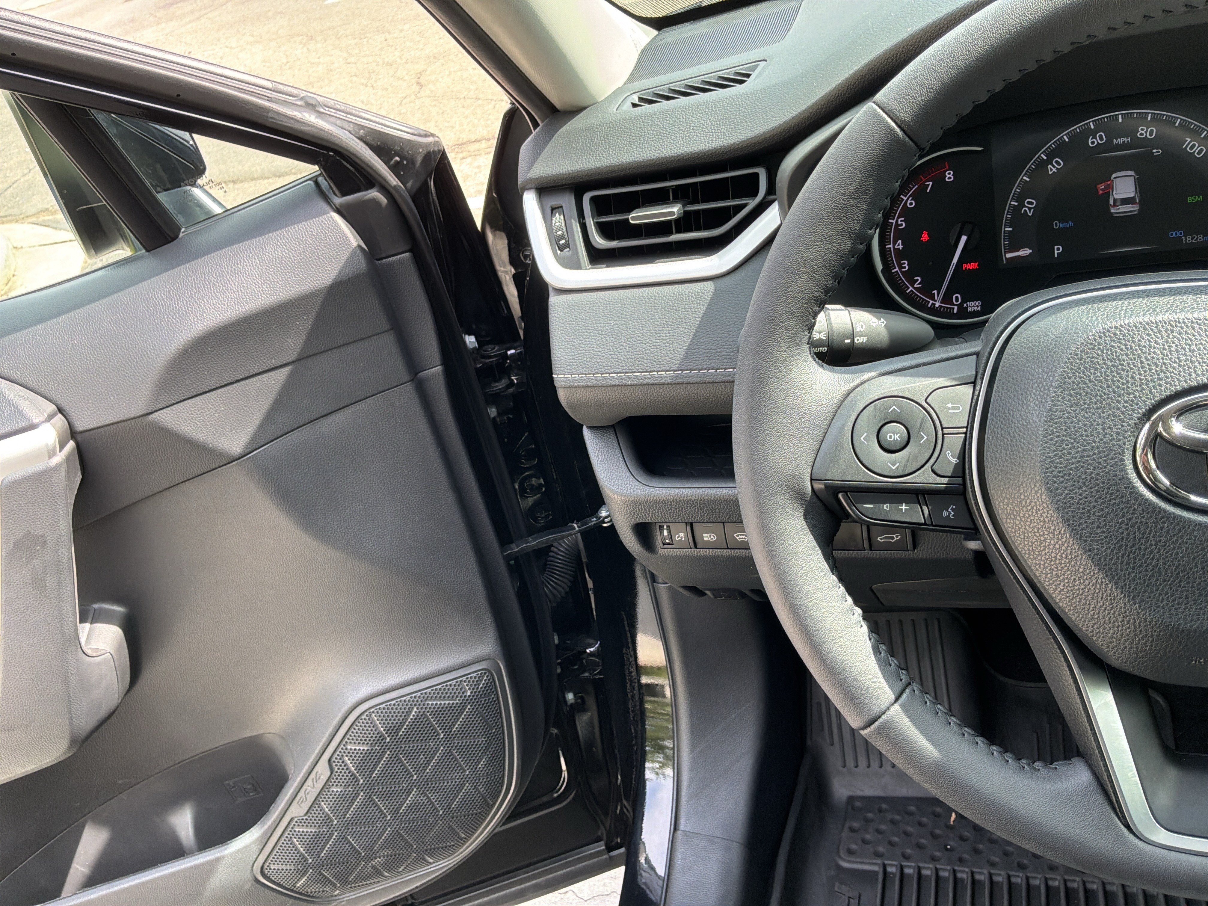 Used 2023 Toyota RAV4 XLE Premium AWD/4WD image 19