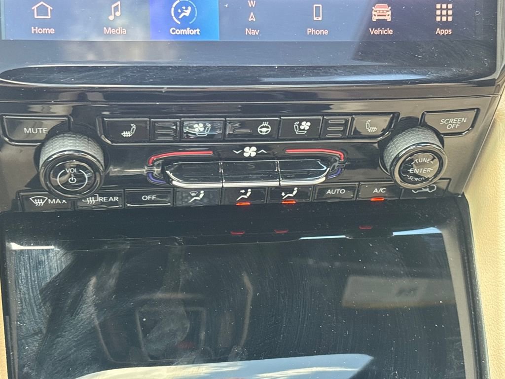 Used 2024 Jeep Grand Cherokee Limited w/ Luxury Tech Group II image 11