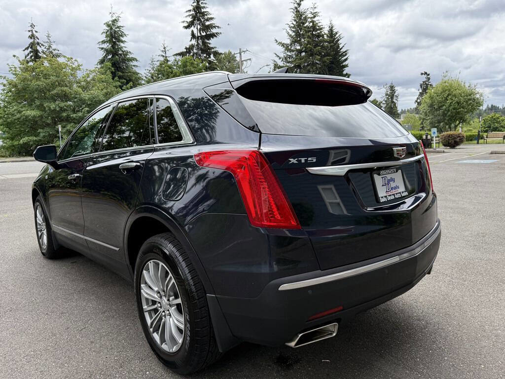 Used 2017 Cadillac XT5 Luxury w/ Driver Awareness Package FWD image 6