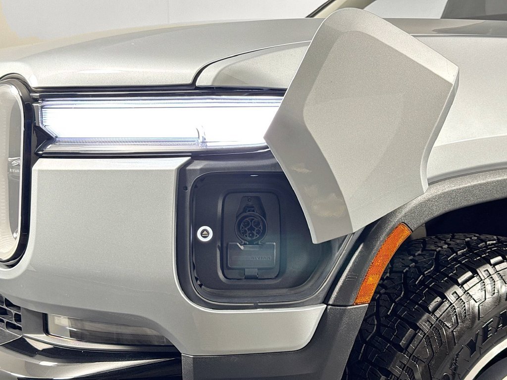 Used 2025 Rivian R1S Adventure Dual AWD/4WD image 43