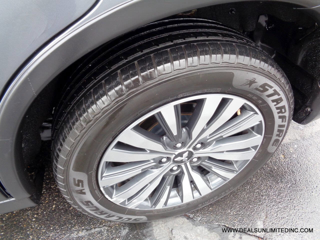 Used 2020 Mitsubishi Outlander SEL image 6