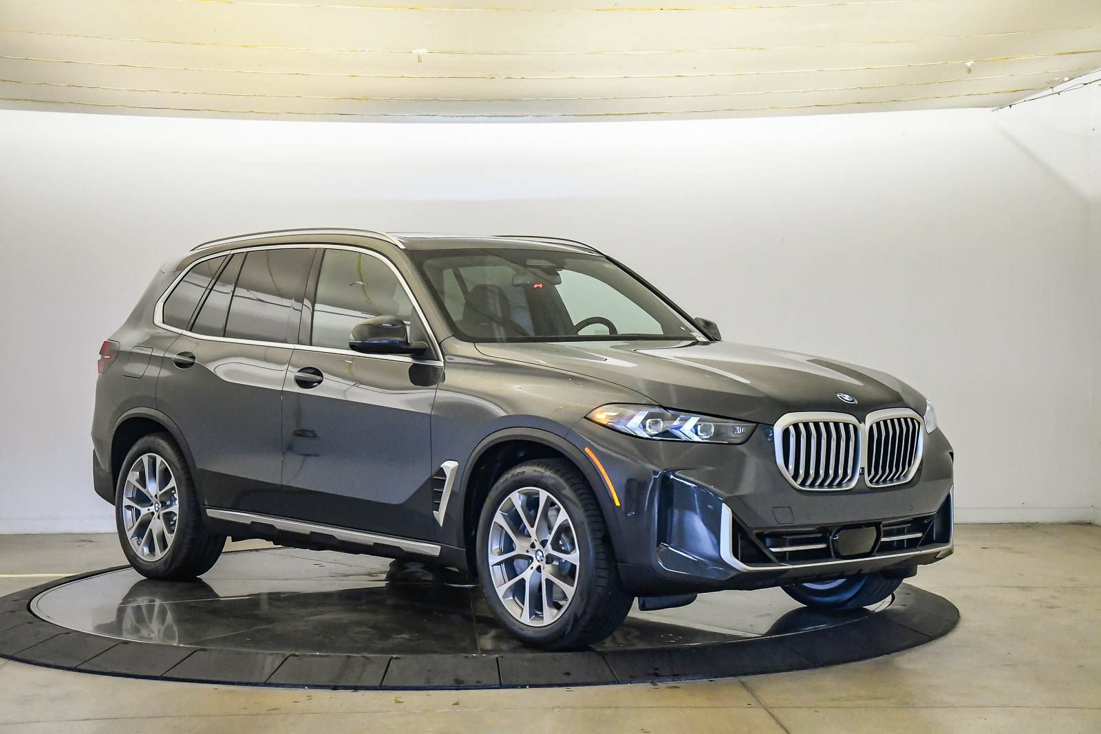 New 2026 BMW X5 xDrive50e AWD/4WD image 5