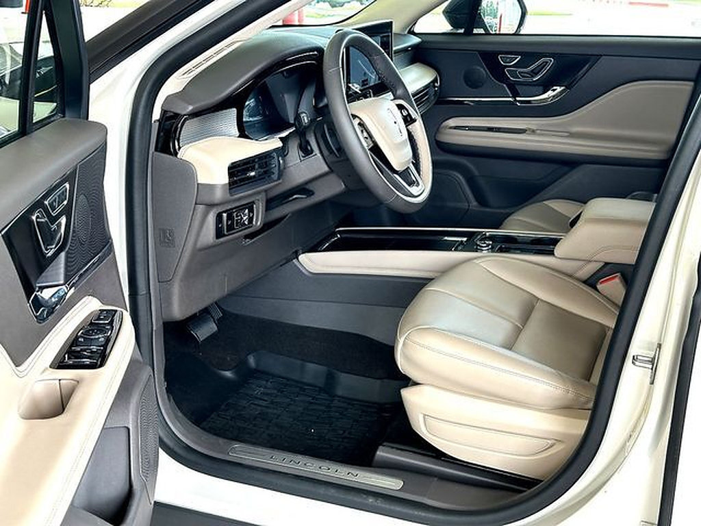 Used 2023 Lincoln Corsair FWD image 11
