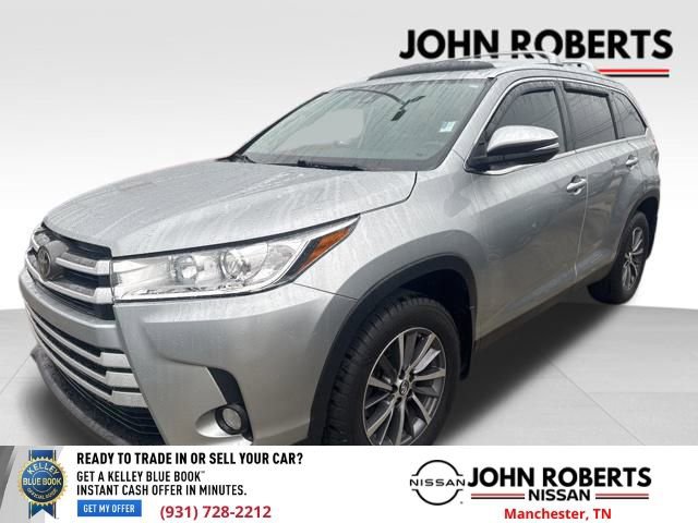 Used 2019 Toyota Highlander XLE image 3