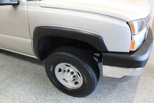 Used 2005 Chevrolet Silverado 2500 W/T w/ Skid Plate Package AWD/4WD image 10
