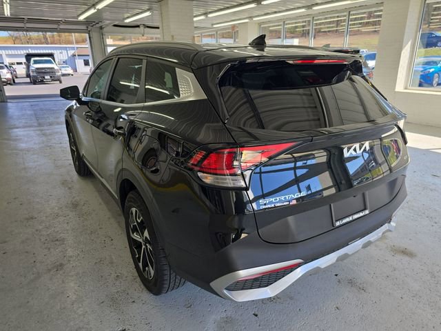 Used 2023 Kia Sportage EX image 3