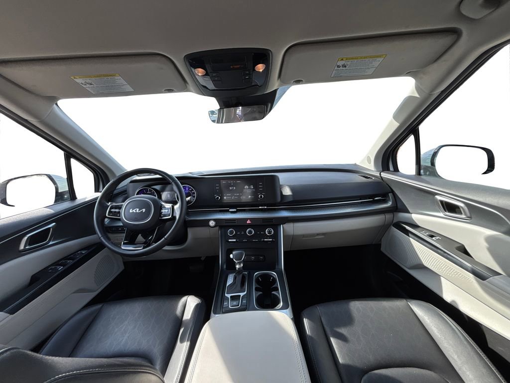Certified 2023 Kia Carnival LX image 16