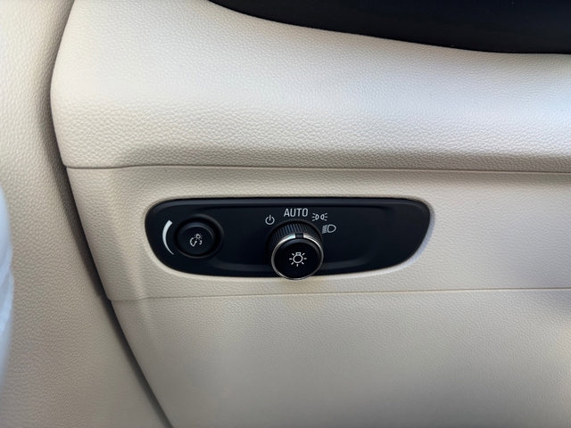 Used 2022 Buick Envision Essence w/ Safety Package image 20