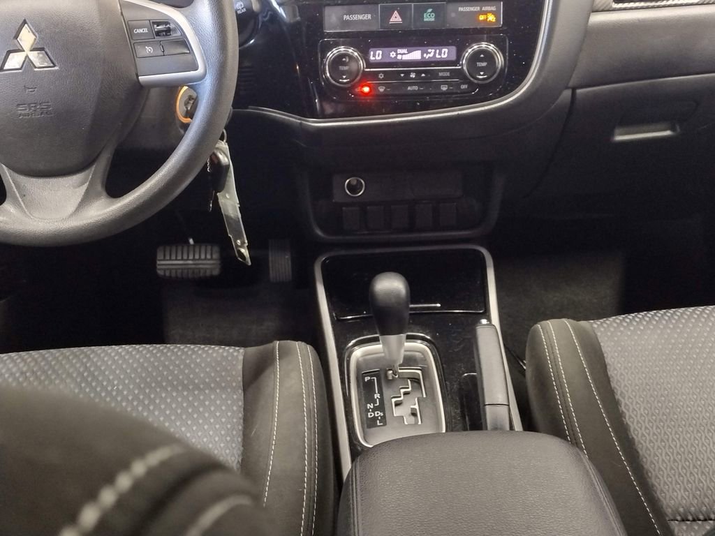 Used 2018 Mitsubishi Outlander ES image 35