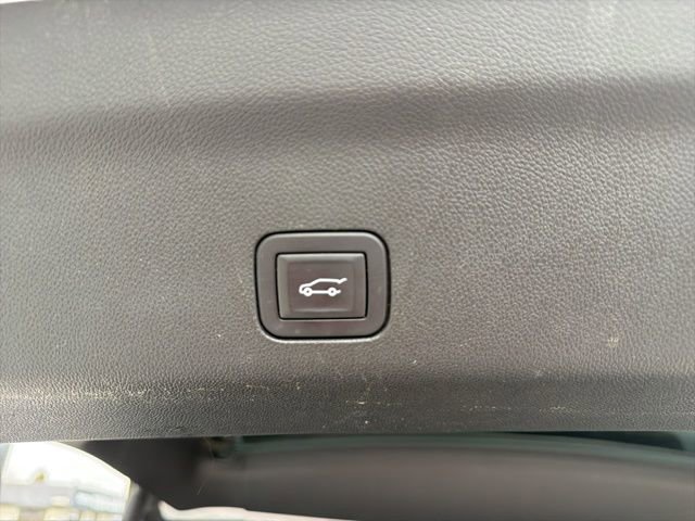 Used 2024 GMC Yukon SLT AWD/4WD image 9