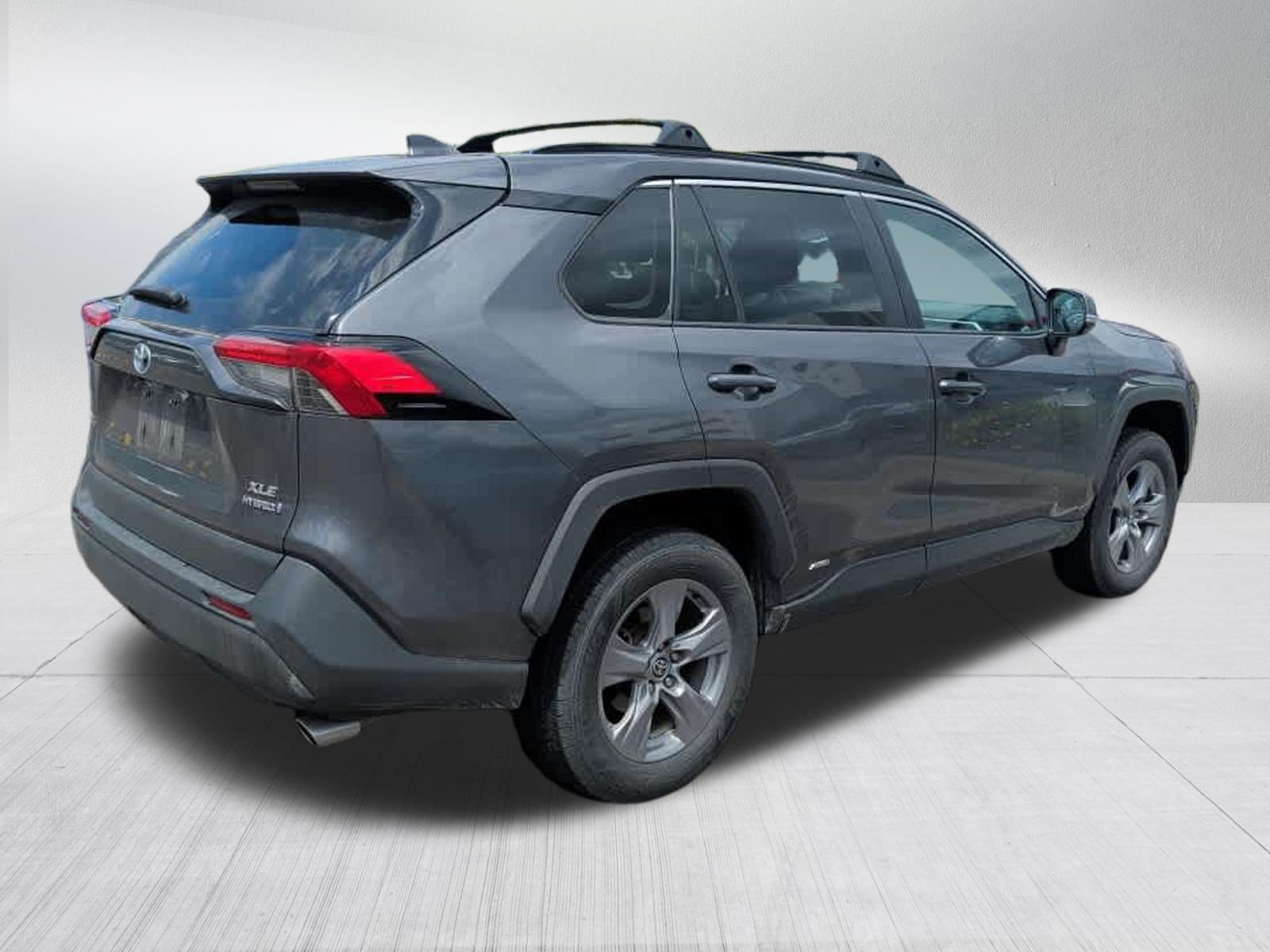 Used 2022 Toyota RAV4 XLE w/ Convenience Package AWD/4WD image 5