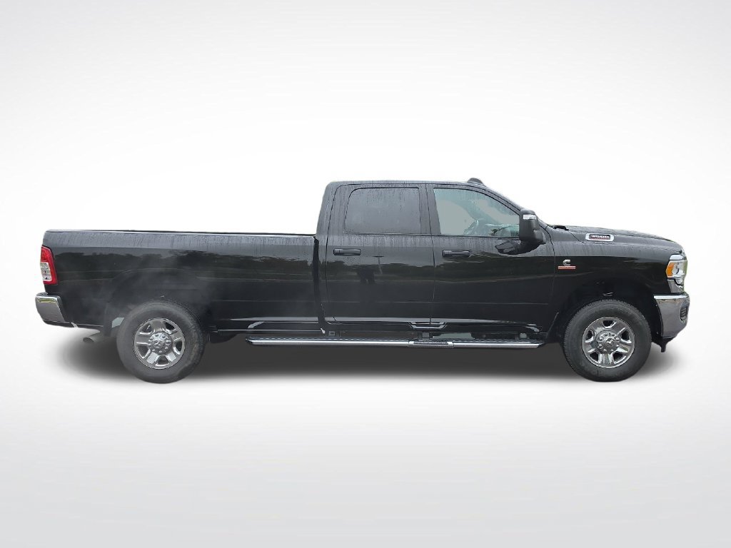 Used 2024 RAM 3500 Tradesman w/ Chrome Appearance Group AWD/4WD image 8