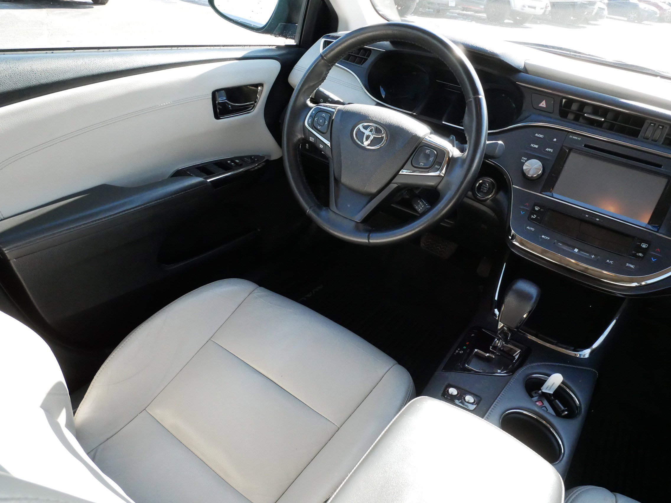 Used 2016 Toyota Avalon XLE Plus image 9