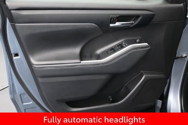 Used 2024 Toyota Highlander XLE AWD/4WD image 14