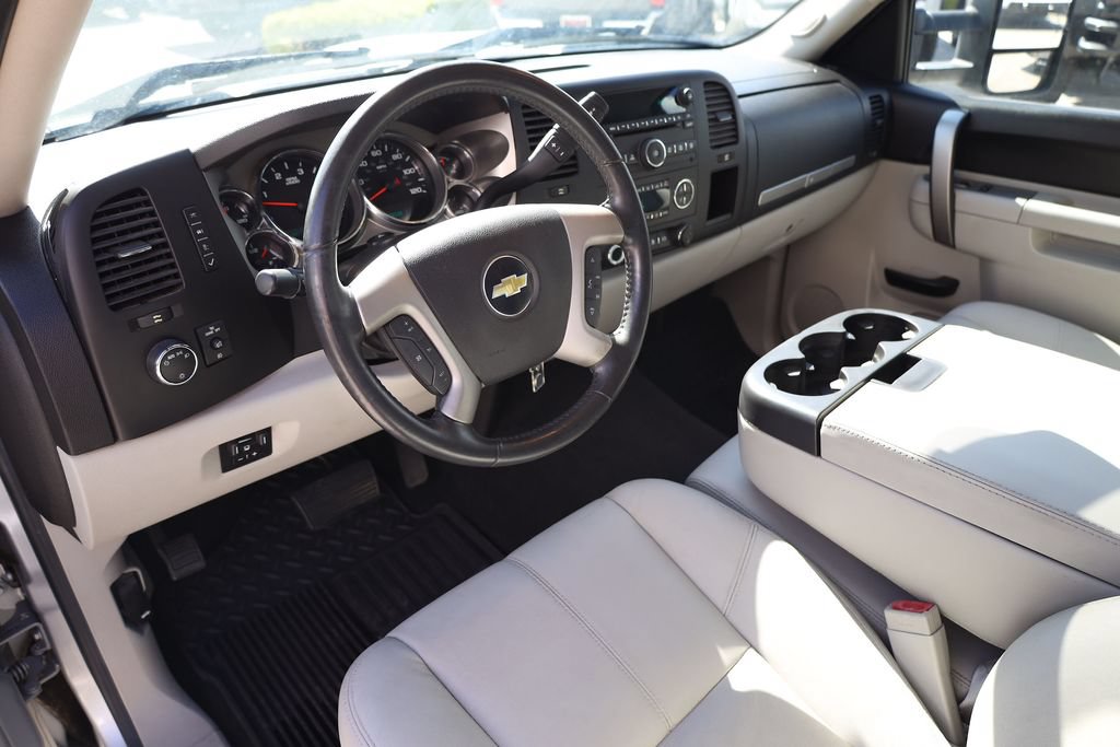 Used 2011 Chevrolet Silverado 3500 LT w/ Interior Plus Package AWD/4WD image 12
