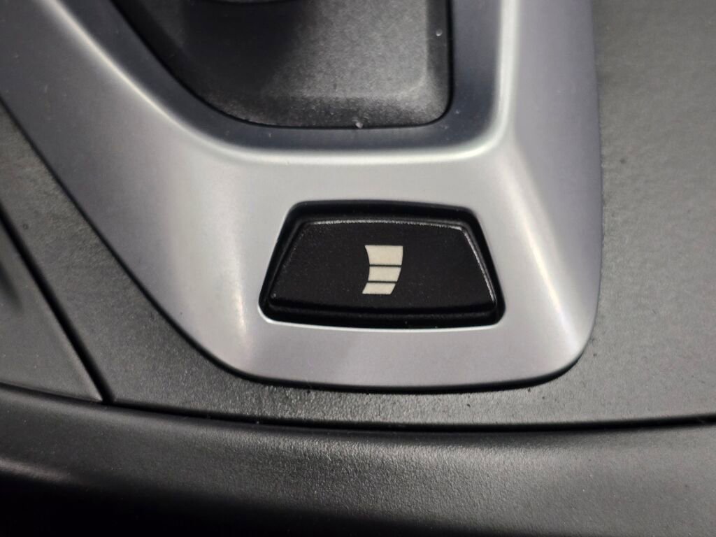 Used 2015 BMW M4 Convertible image 44