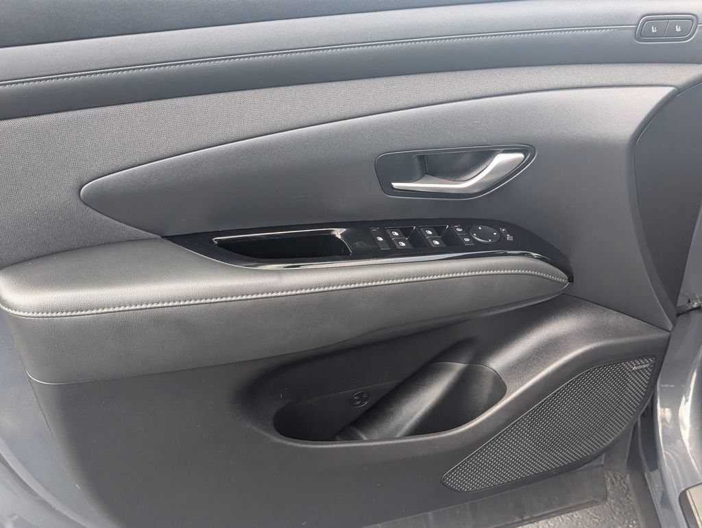 Used 2025 Hyundai Tucson Limited AWD/4WD image 12