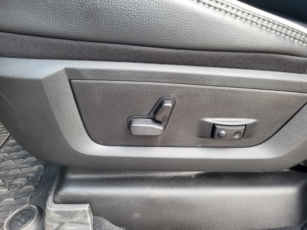 New 2026 RAM 2500 Laramie AWD/4WD image 14