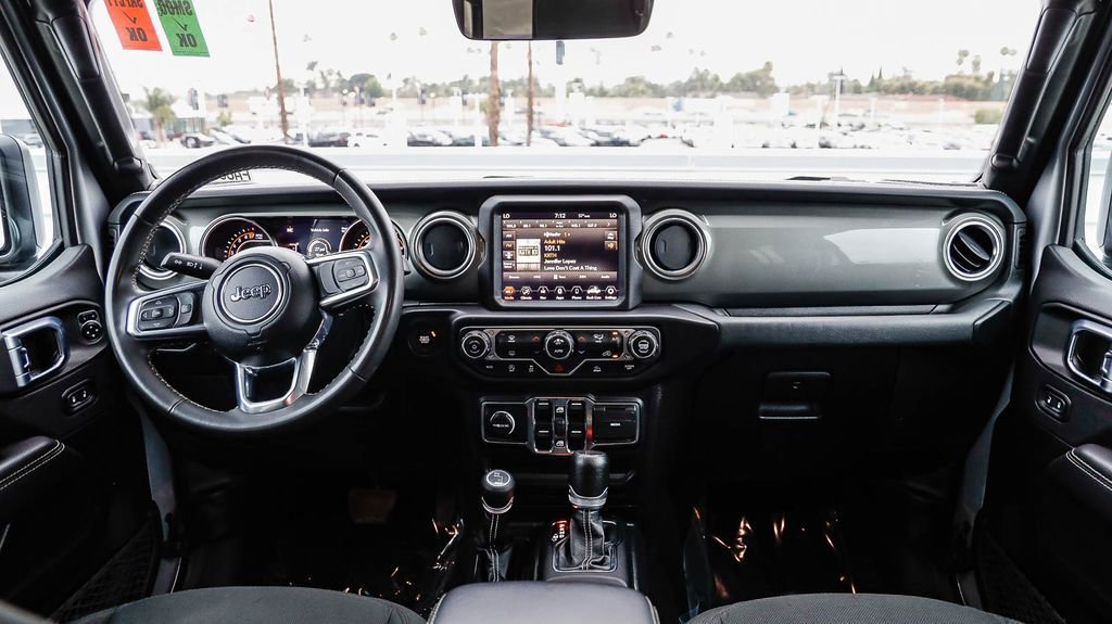 Used 2023 Jeep Gladiator Overland AWD/4WD image 15