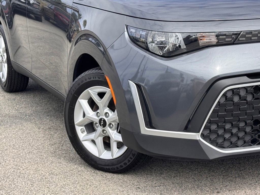 Used 2023 Kia Soul LX w/ Option Group 015 FWD image 4