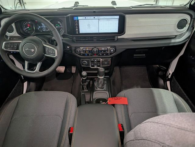 Used 2025 Jeep Wrangler Unlimited Sahara w/ Safety Group AWD/4WD image 11