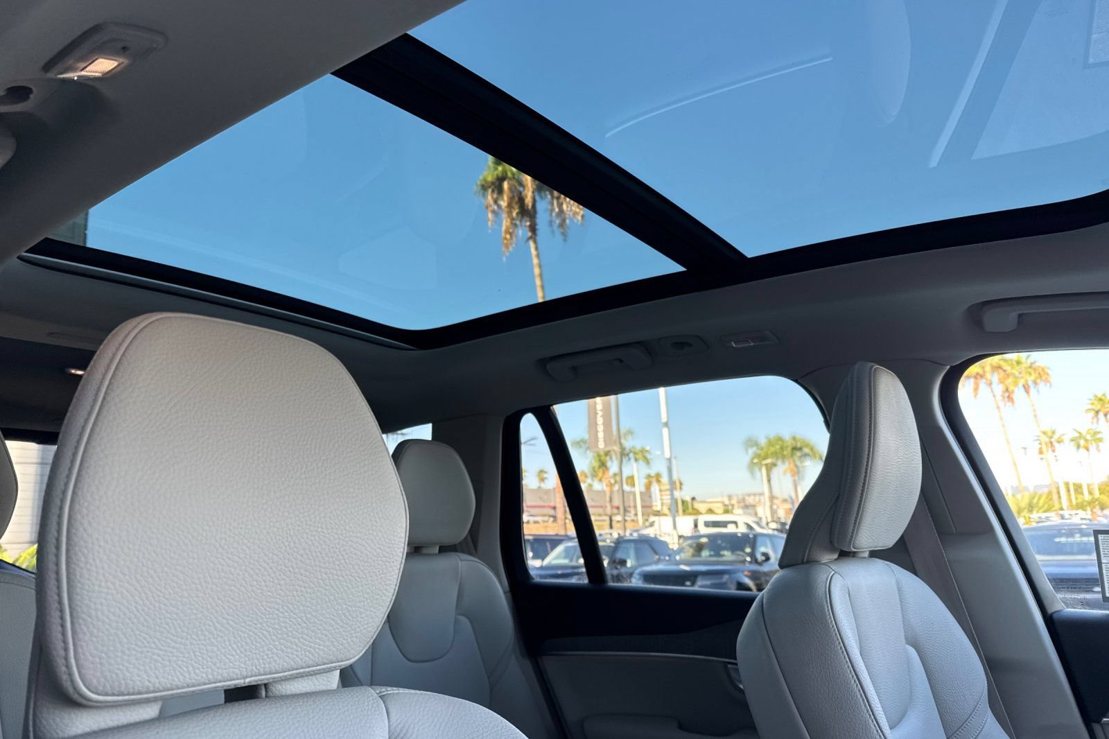 Used 2023 Volvo XC90 T8 Plus w/ Protection Package Premier AWD/4WD image 18