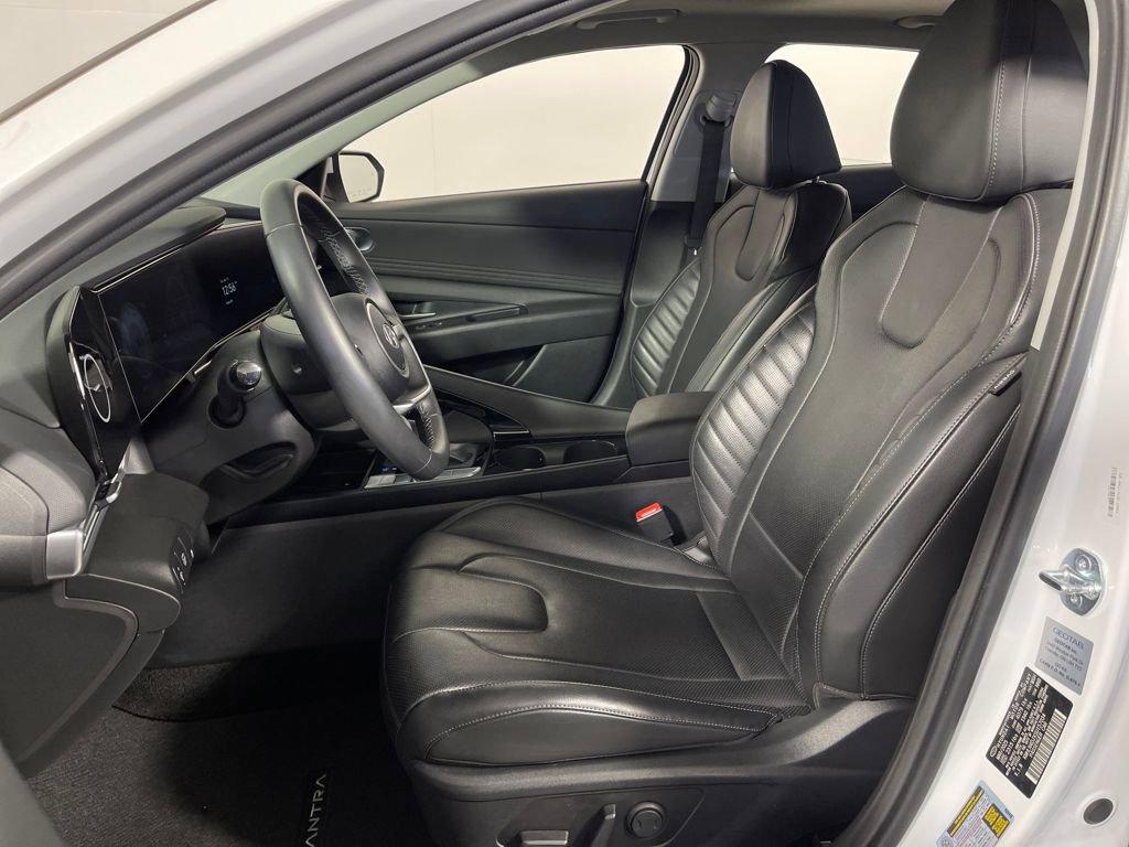 Certified 2025 Hyundai Elantra Limited image 12