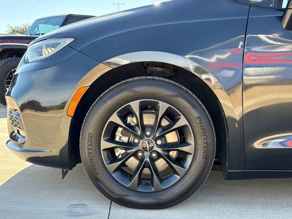 Used 2021 Chrysler Pacifica Touring w/ Uconnect Theater Family Group image 5