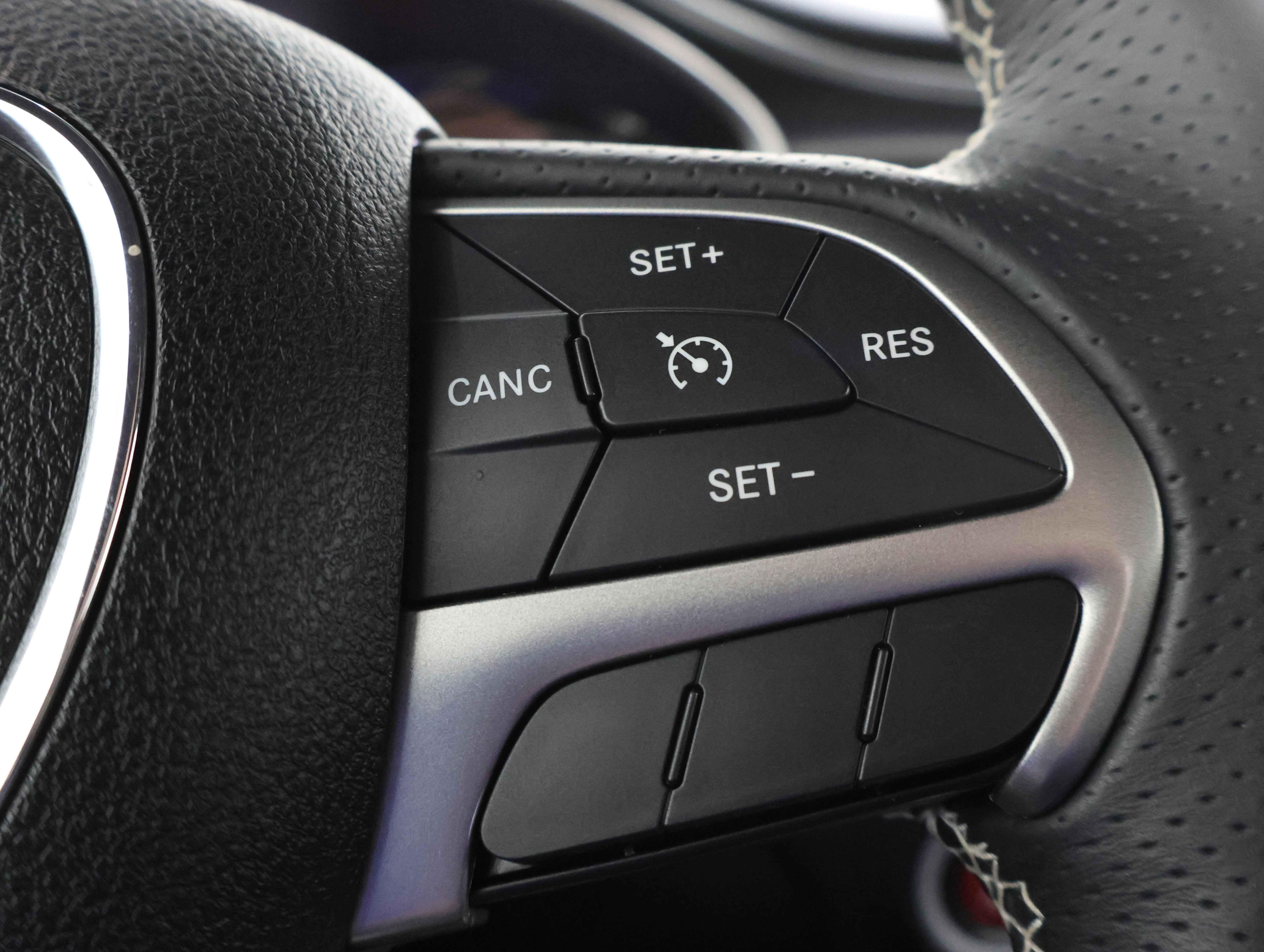 Used 2015 Dodge Challenger SRT Hellcat image 14