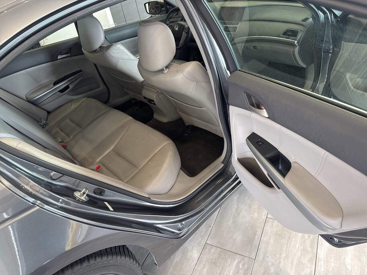 Used 2010 Honda Accord EX-L image 32