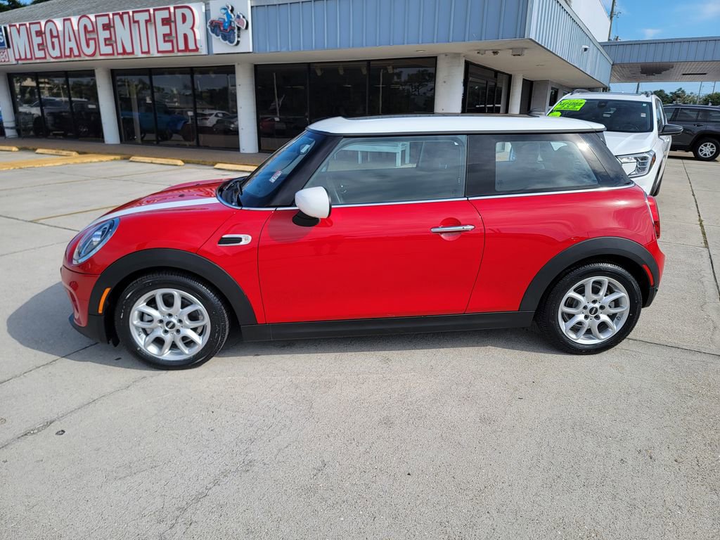 Used 2021 MINI Cooper 2-Door Hardtop w/ Storage Package FWD image 2