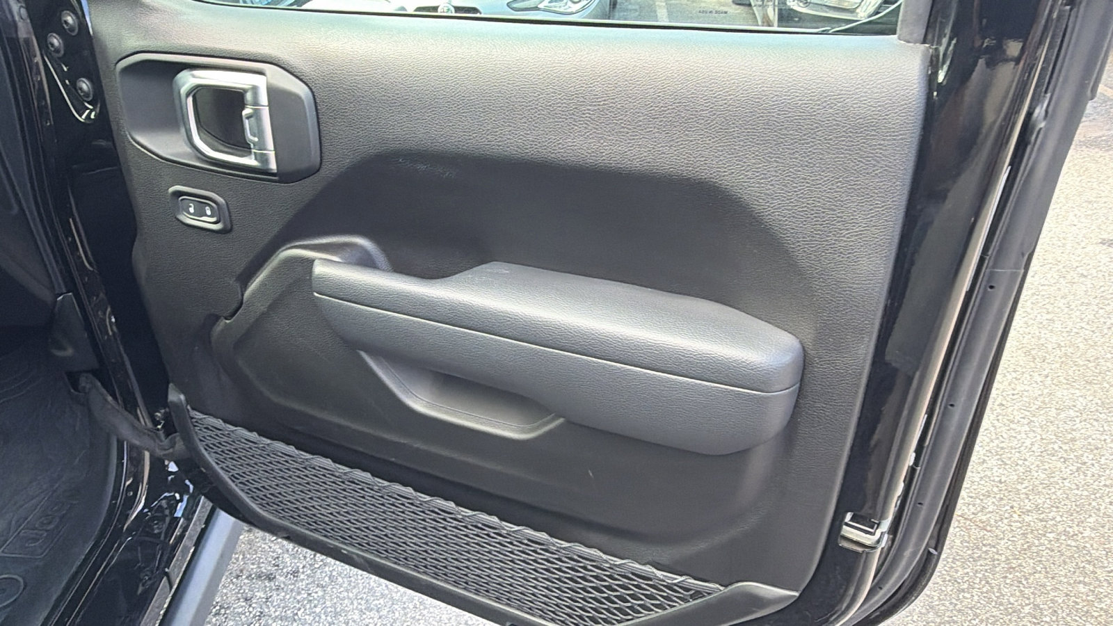 Used 2025 Jeep Wrangler Willys 4xe image 18