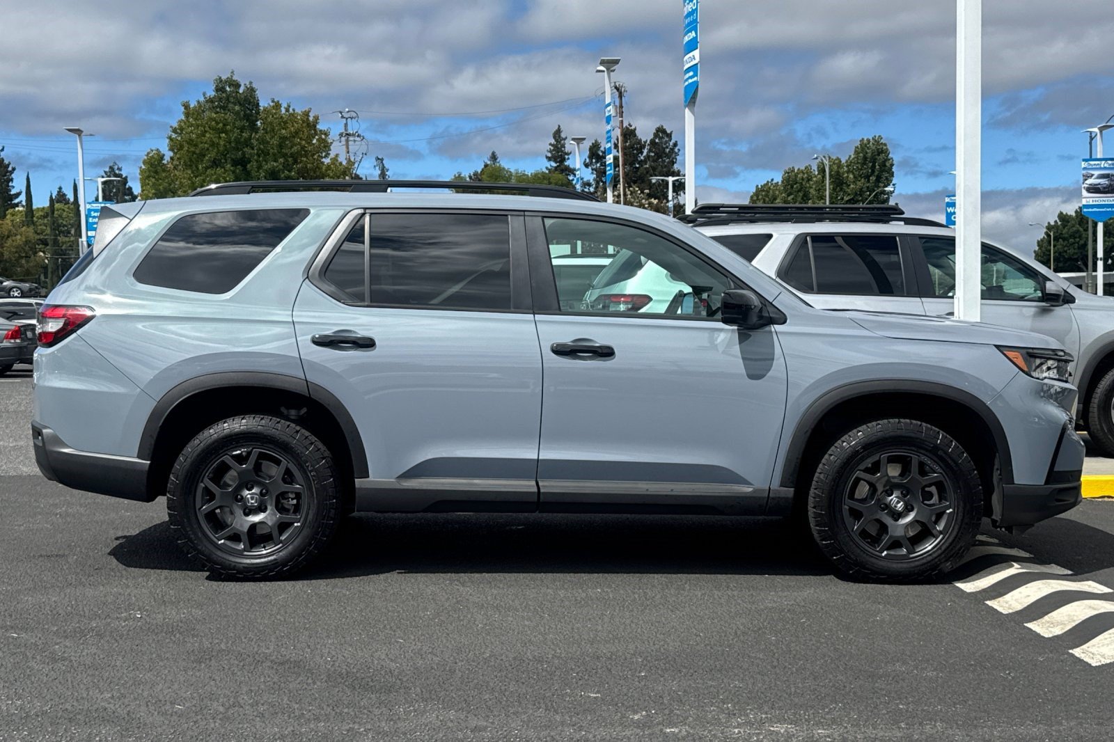 Certified 2025 Honda Pilot TrailSport image 8