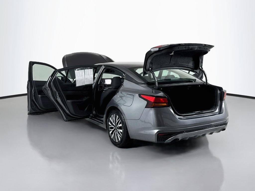 Used 2024 Nissan Altima 2.5 SV FWD image 21