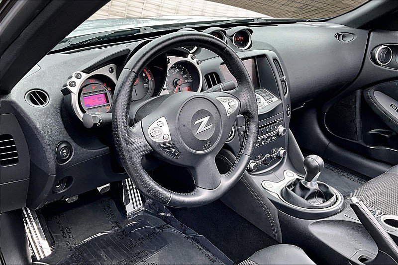 Used 2017 Nissan 370Z Touring image 13