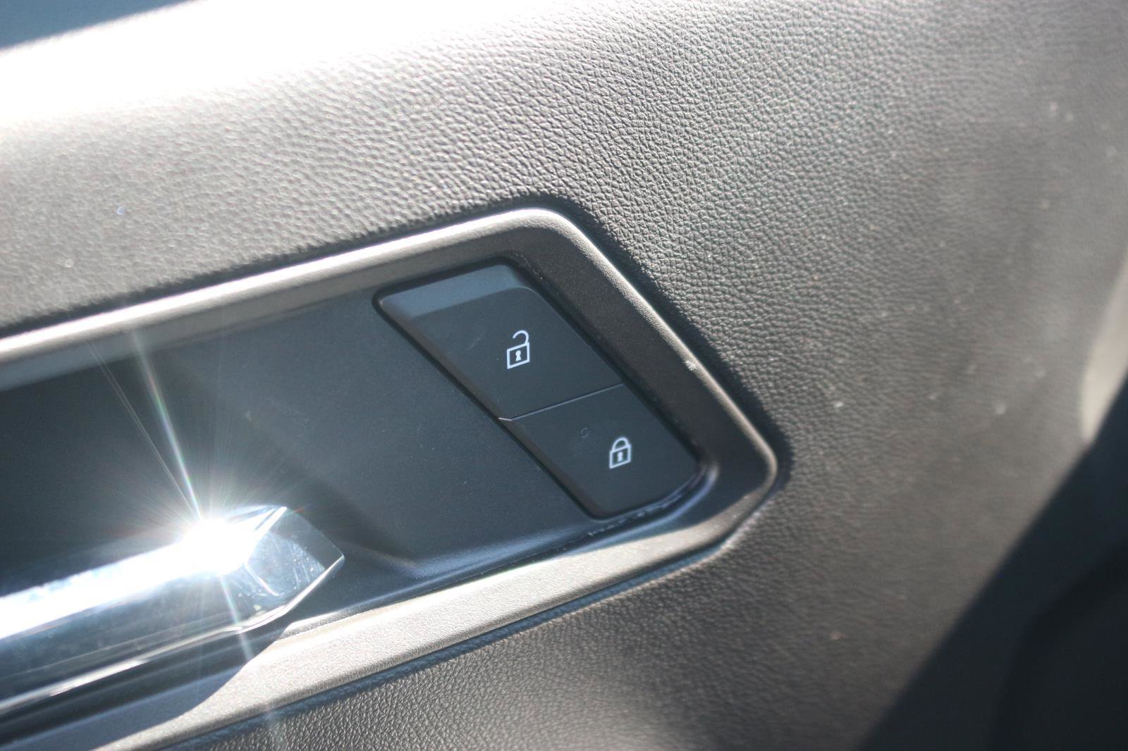 Used 2025 GMC Canyon Elevation w/ Convenience Package image 13