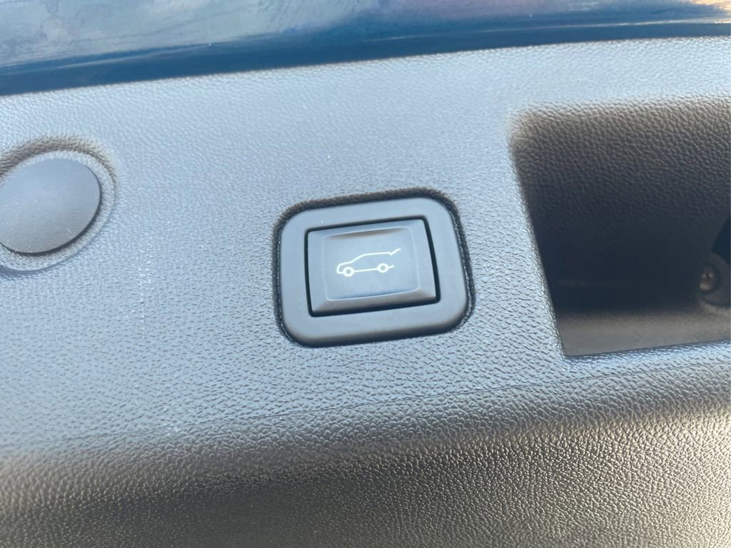 Used 2021 Chevrolet Equinox LT AWD/4WD image 24
