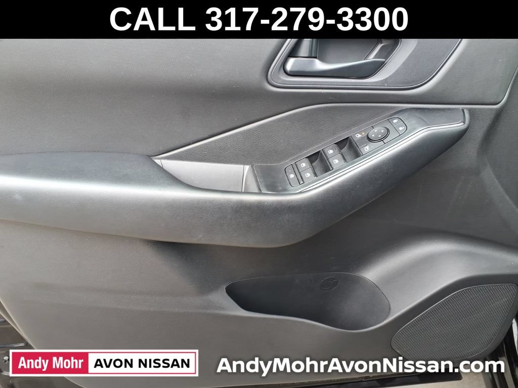 Used 2024 Nissan Rogue S FWD image 12