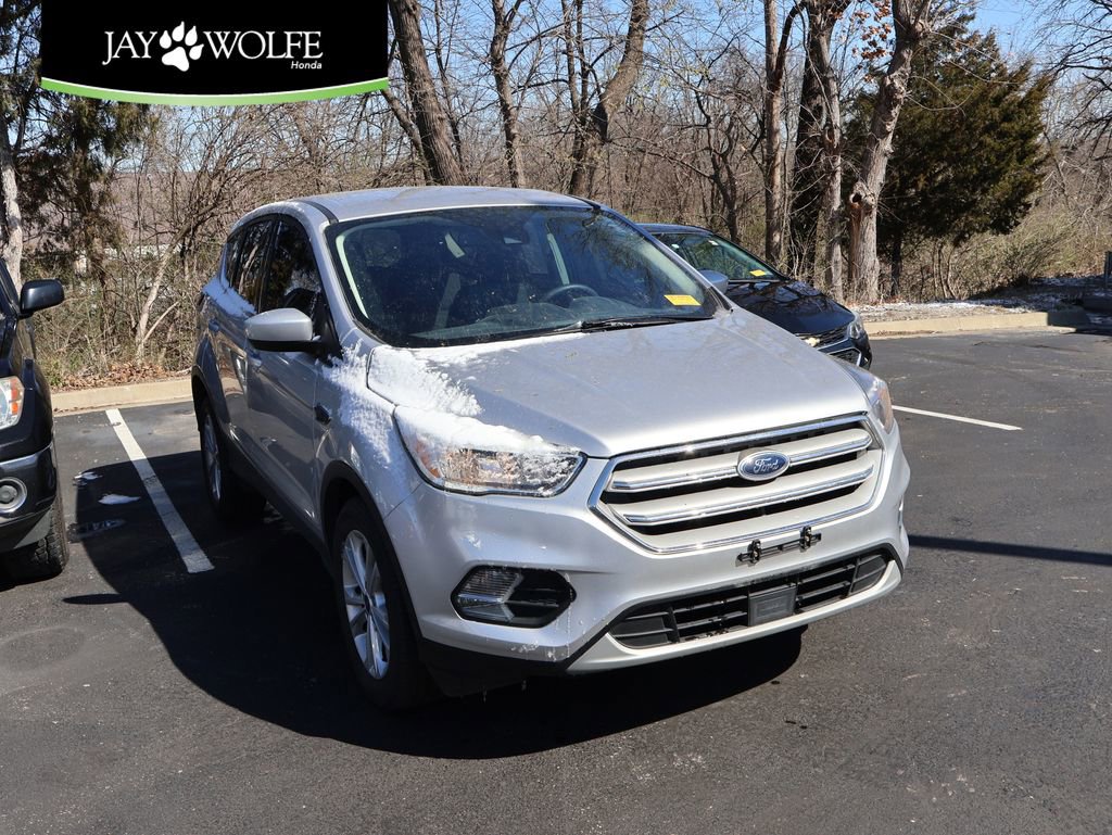 Used 2019 Ford Escape SE image 1