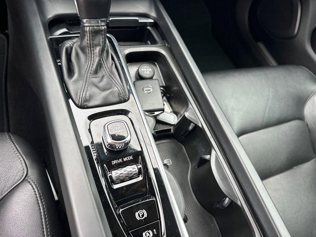 Used 2019 Volvo S60 T6 Momentum w/ Premium Package image 32